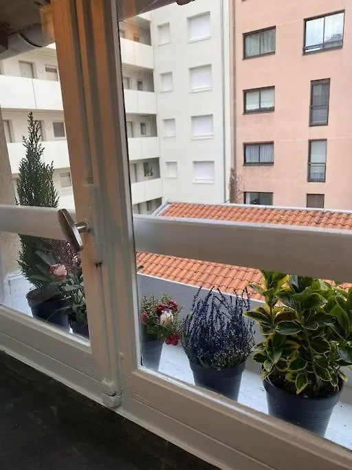 Studio Cocooning Et Refait A Neuf. Lyon 06 0*,  France